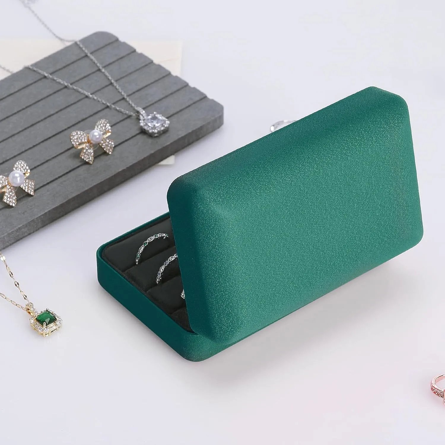 Velet Ring Storage Box for Multiple Rings, Travel Jewelry Ring Stud Earrings Holder Case, 3 Slot Portable Ring Display Organizer Case (Green)